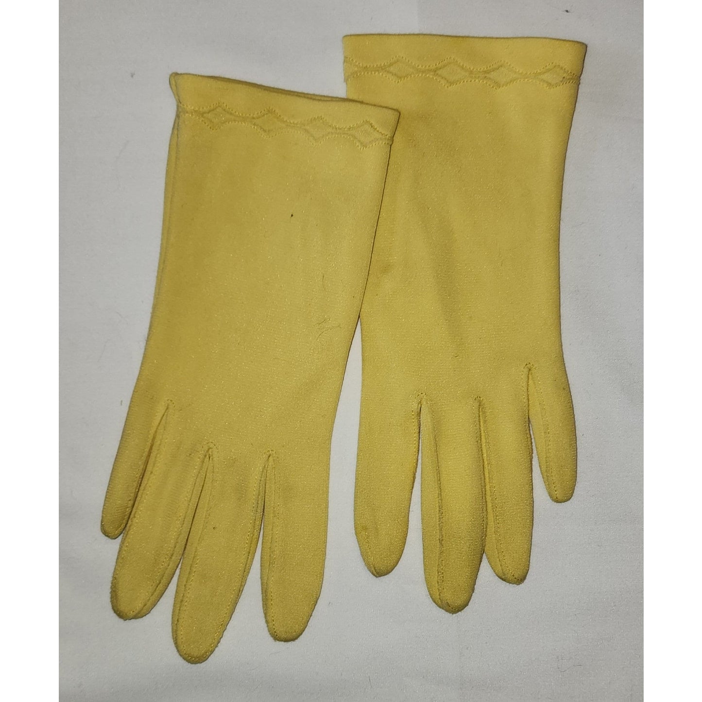 Vintage Yellow Gloves 1950s 60s Bright Yellow Nylon Wrist Gloves Unique Diamond Stitching Mid Century 7