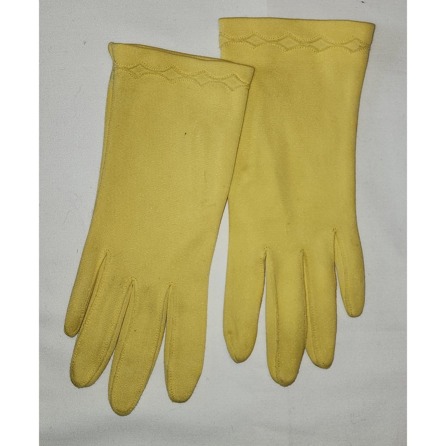 Vintage Yellow Gloves 1950s 60s Bright Yellow Nylon Wrist Gloves Unique Diamond Stitching Mid Century 7