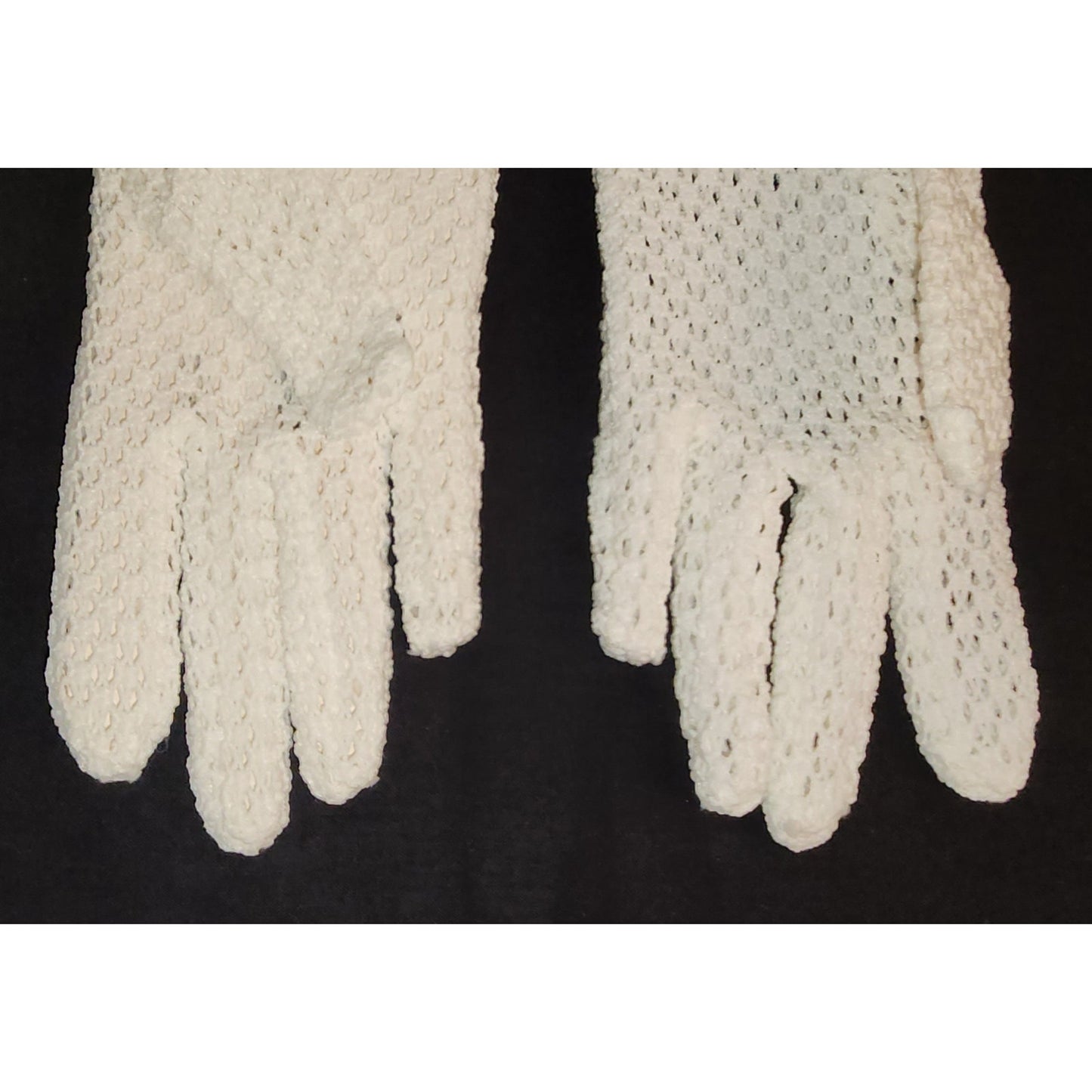 Unworn Vintage Gloves 1960s Thick Cream White Stretch Lace Gloves Fownes Mid Century Wedding Bridal NWT One Size