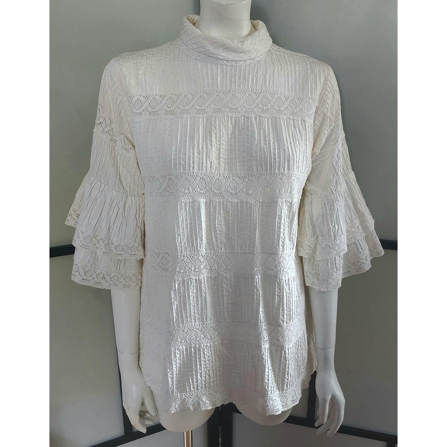 Vintage 1960s Minidress White Cotton Lace Ruffle Tiny Pleats Short Dress Tunic Top Angel Sleeves Mexico Mid Century Resort Boho Wedding S