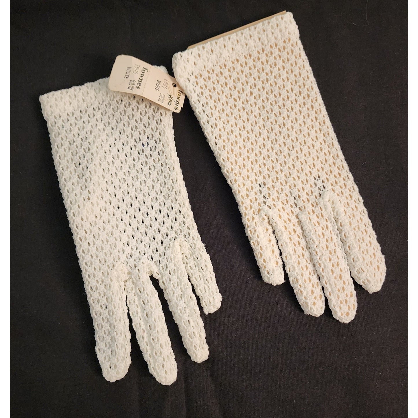 Unworn Vintage Gloves 1960s Thick Cream White Stretch Lace Gloves Fownes Mid Century Wedding Bridal NWT One Size