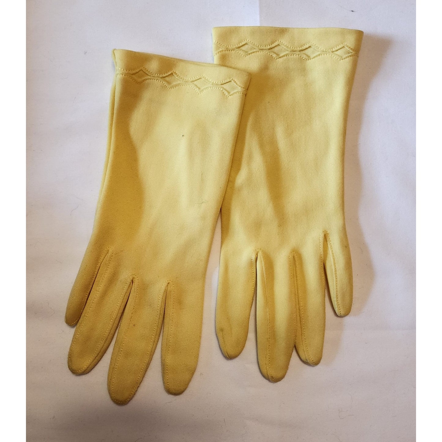 Vintage Yellow Gloves 1950s 60s Bright Yellow Nylon Wrist Gloves Unique Diamond Stitching Mid Century 7
