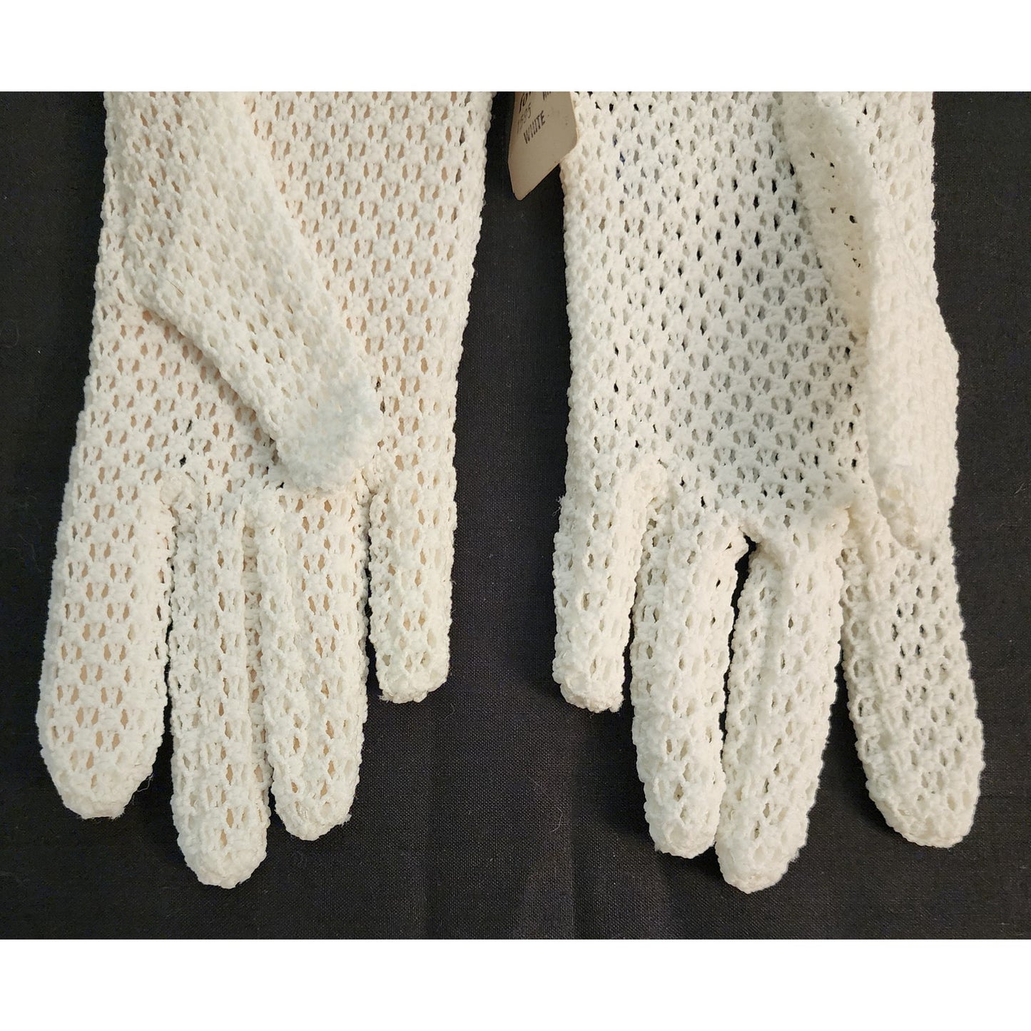 Unworn Vintage Gloves 1960s Thick Cream White Stretch Lace Gloves Fownes Mid Century Wedding Bridal NWT One Size