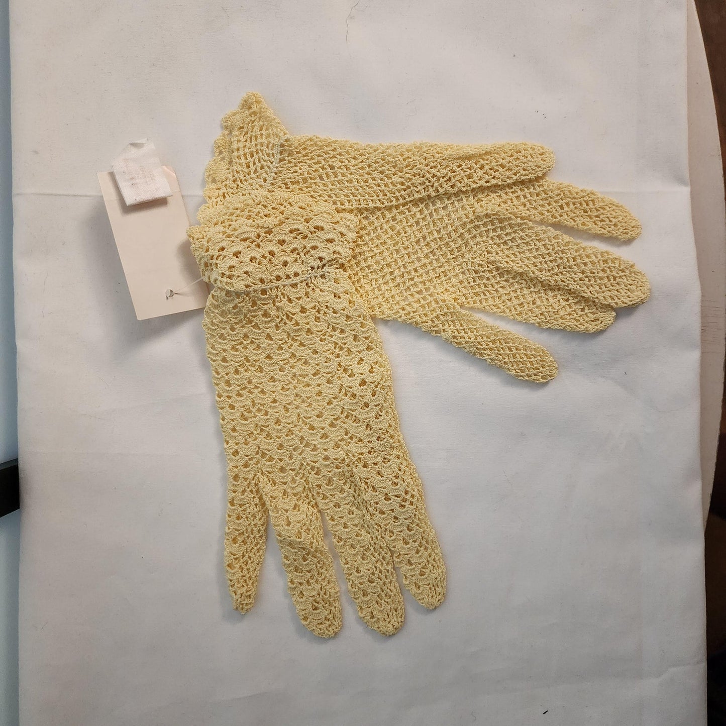 Unworn Vtg Yellow Cotton Open Crocheted Floral Ruffle Net Gloves NWT NOS Antique Style S M