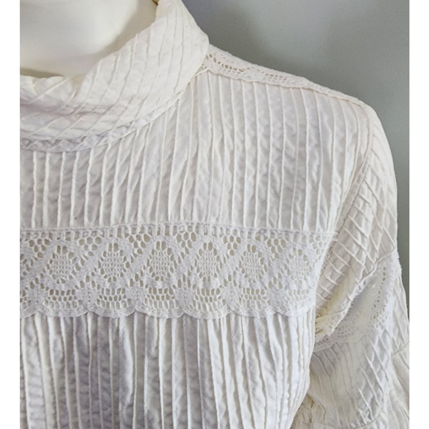 Vintage 1960s Minidress White Cotton Lace Ruffle Tiny Pleats Short Dress Tunic Top Angel Sleeves Mexico Mid Century Resort Boho Wedding S