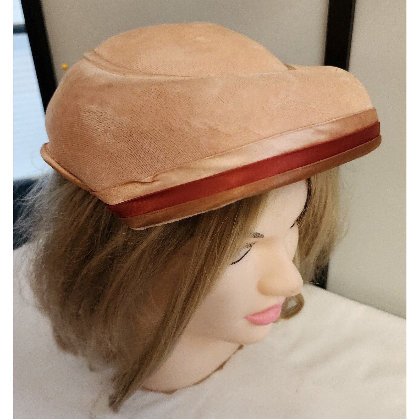 Vintage Saucer Hat 1950s Peach Velvet Round Saucer Half Hat Clamp Hat galaxievintage