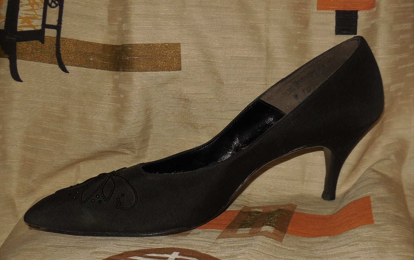 SALE Vintage Women's Shoes 1950s Black Fabric Pointed Toe Pumps Stilettos High Heels Embroidery Jet Beads Rockabilly Pinup 8 1/2