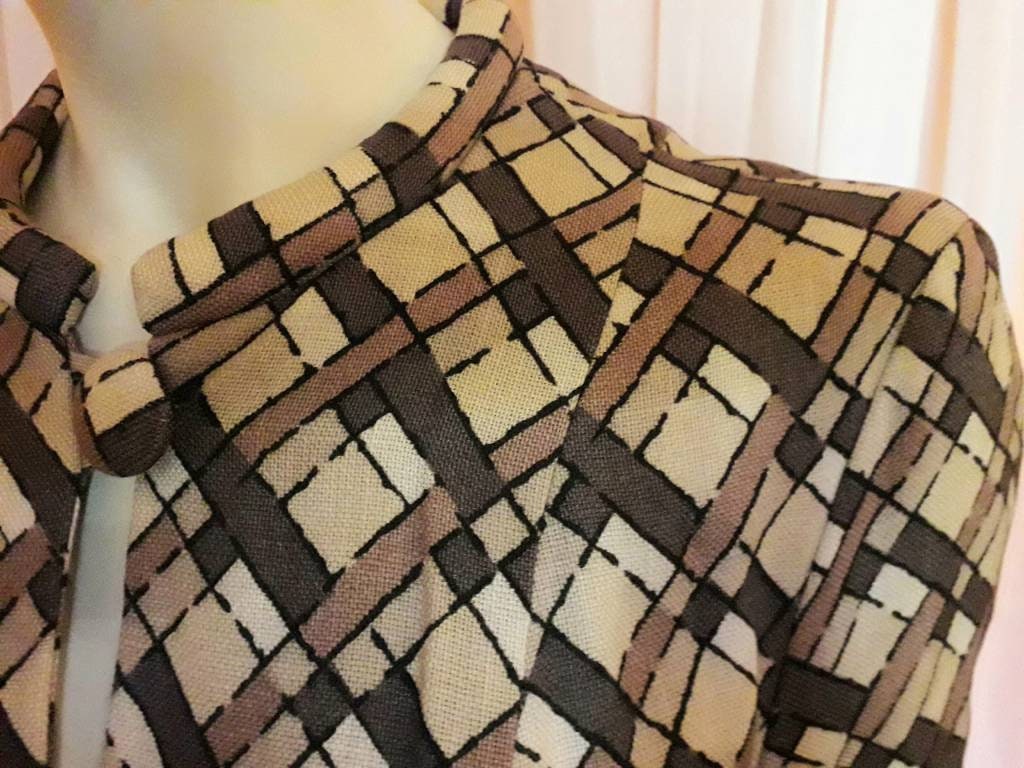SALE Vintage 1960s Coat Lightweight Abstract Mod Geometric Print Coat Brown Beige Linen Blend Large Buttons Loops Boho M L