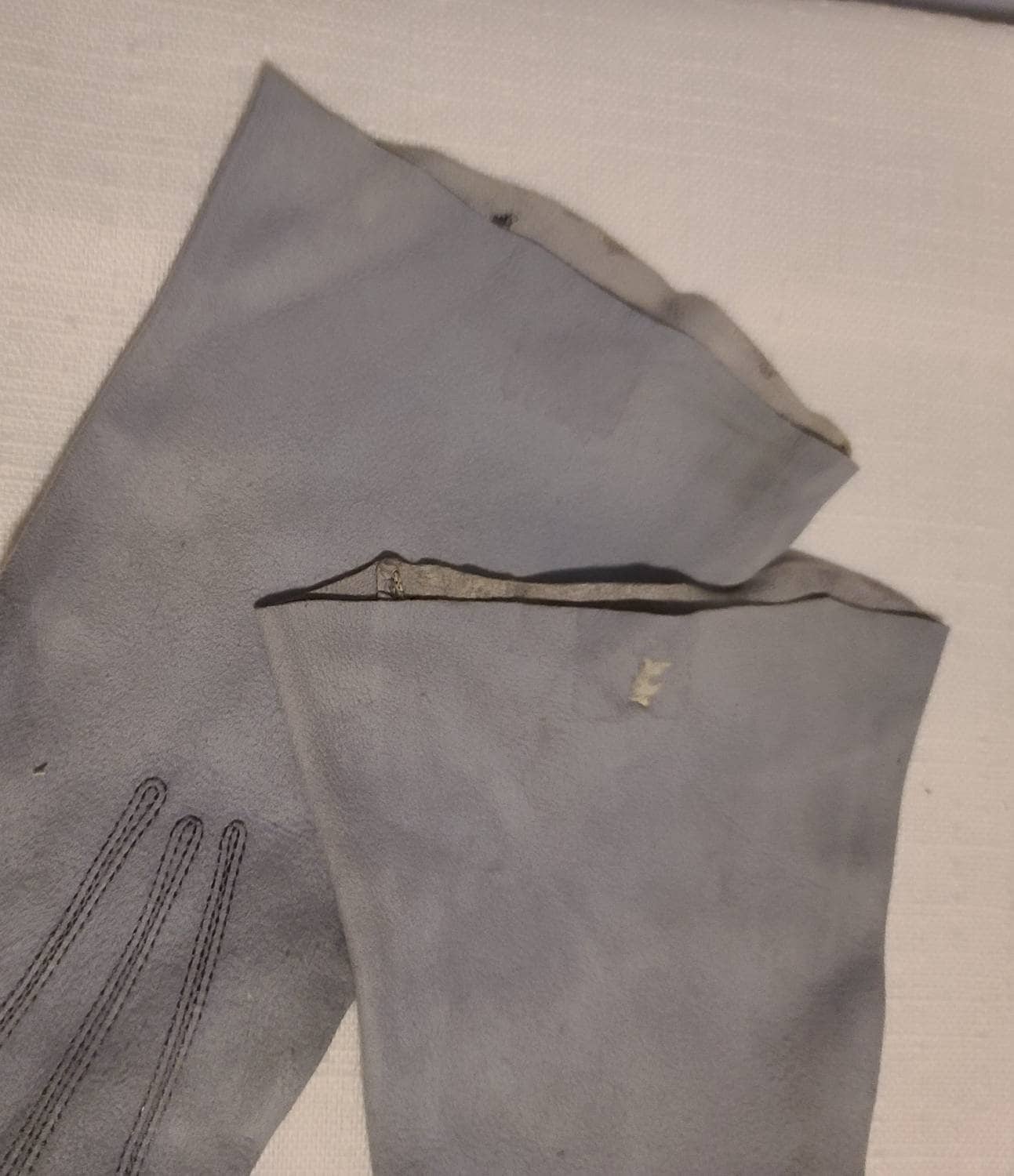 Vintage Suede Gloves Thin 1950s Periwinkle Light Blue Suede Gloves Rockabilly a few flaws