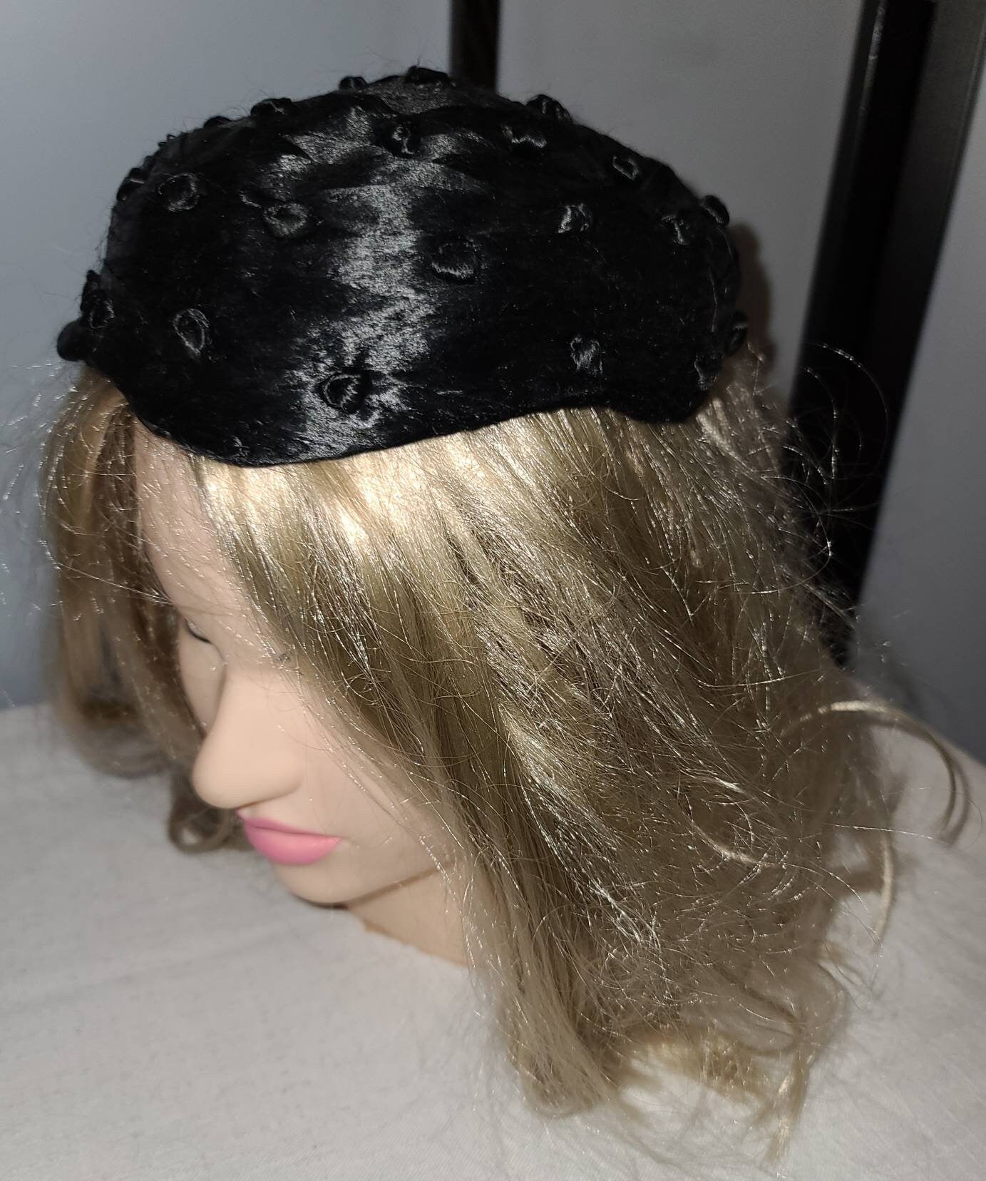 Vintage Cocktail Hat 1950s Small Asymmetrical Round Black Straw Hat 3D Ball Ornaments Rockabilly 20.5 in.