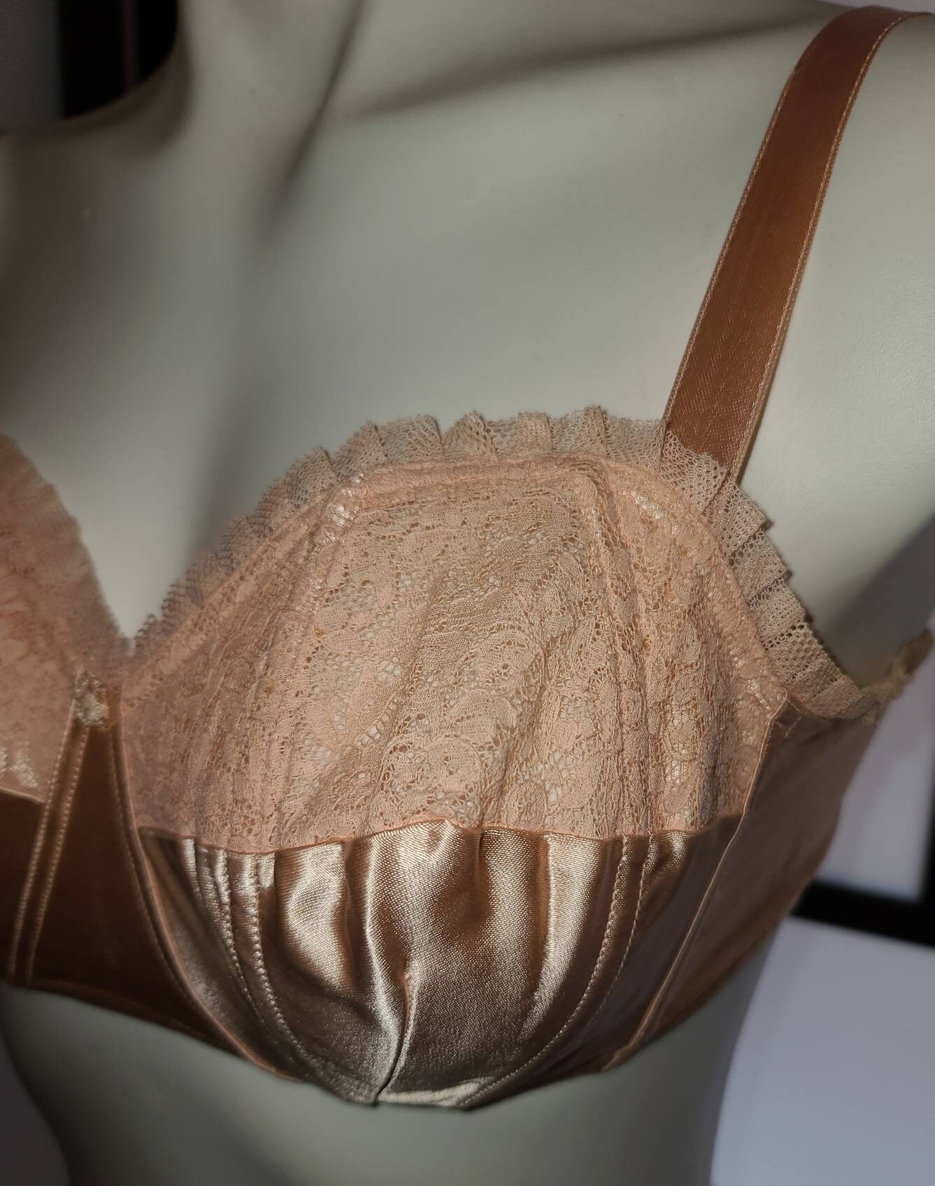 Unworn Vintage Bra 1950s Salmon Pink Satin Net Lace Triumph Bra German Rockabilly Pinup 36 B