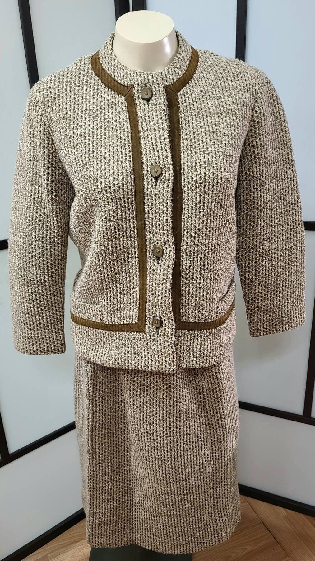 Vintage Women's Skirt Suit 1950s 60s Thick Wool Tweed Brown Beige Skirt Suit Boxy Jacket Suede Trim Mid Century Classic Rockabilly S M