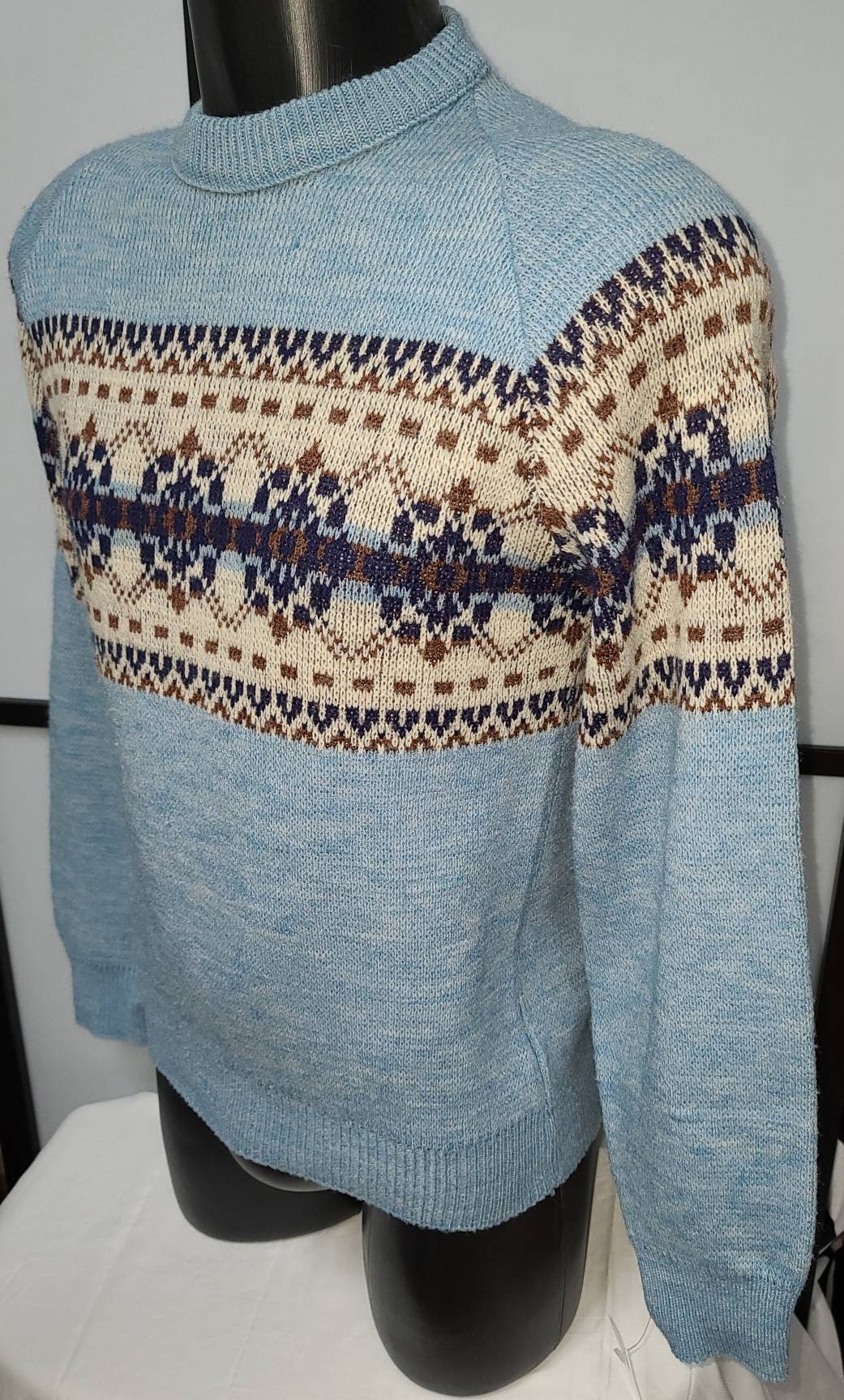 SALE Vintage Men's Sweater 1970s Blue Acrylic Pullover Sweater Abstract Snowflake Design JC Penney XS S chest 40 in.