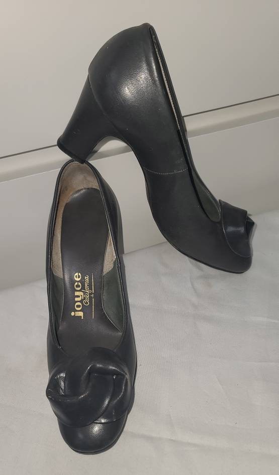 Vintage 1940s 50s Shoes Dark Gray Leather Pumps Large Knot Ornaments Joyce of California Mid Century Rockabilly sz 4.5