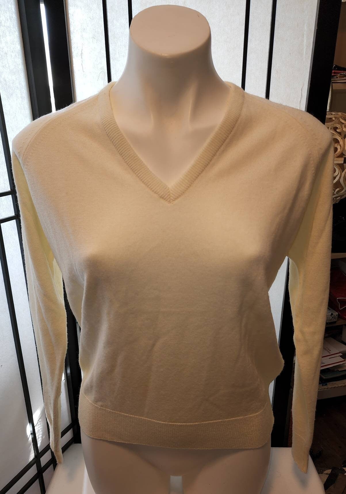 Vintage Pullover Sweater 1960s 70s Classic Cream Acrylic V Neck Pullover Sweater Made in Britain Mid Century Rockabilly L
