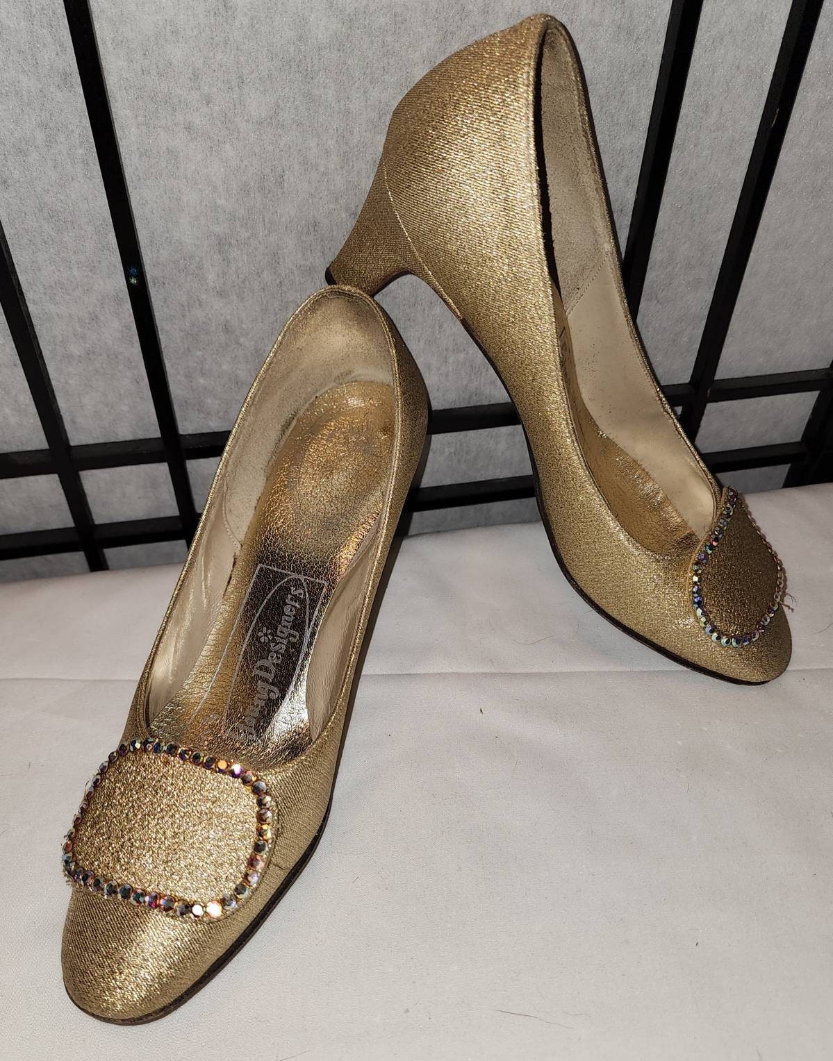 Vintage Gold Shoes 1950s 60s Sparkly Gold Metallic Low Heel Pumps Crystal Trimmed Ornaments Mid Century Rockabilly Mod B