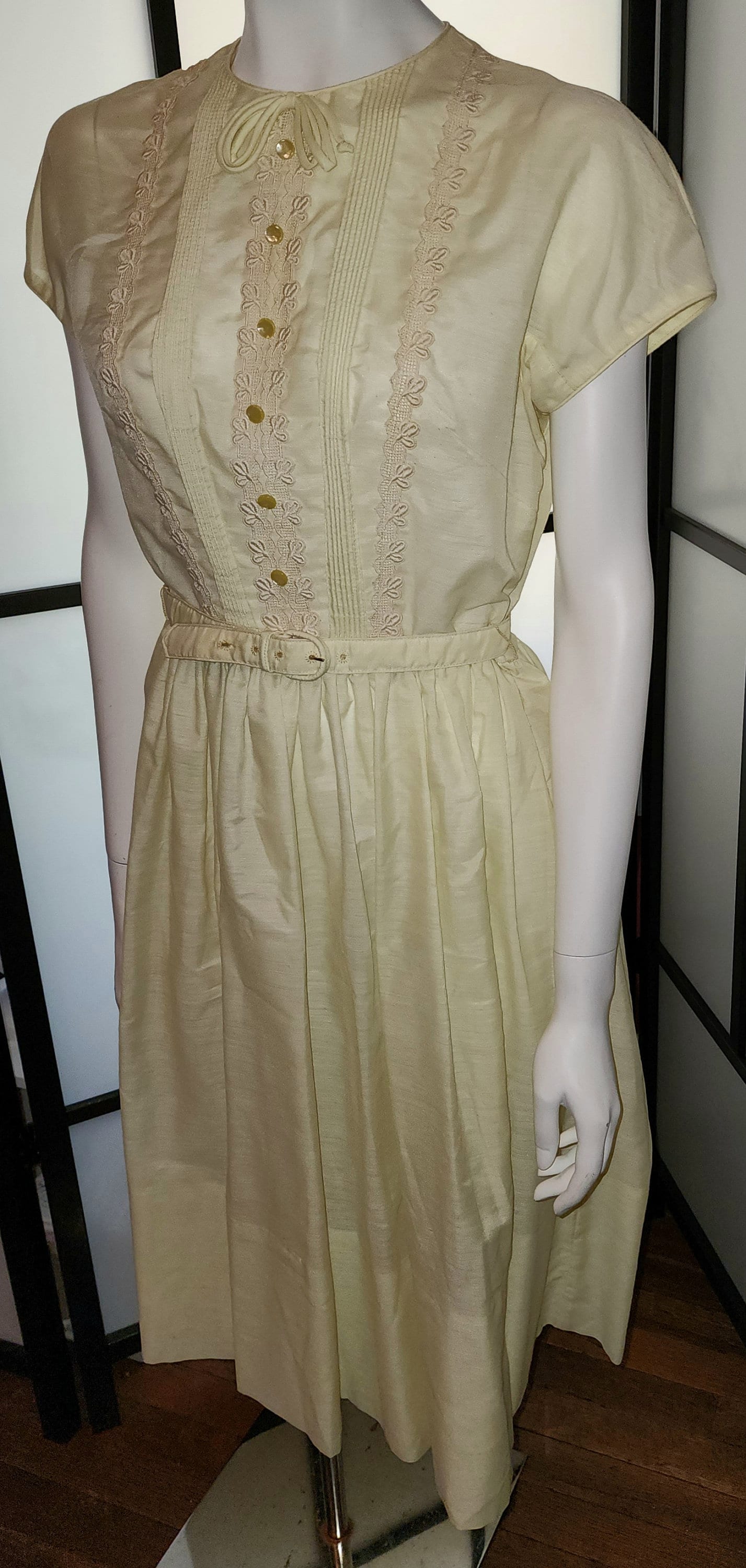 Vintage 1950s Dress Light Yellow Semi Sheer Cotton Blend Day Dress Full Skirt Cute Details Mid Century Rockabilly M