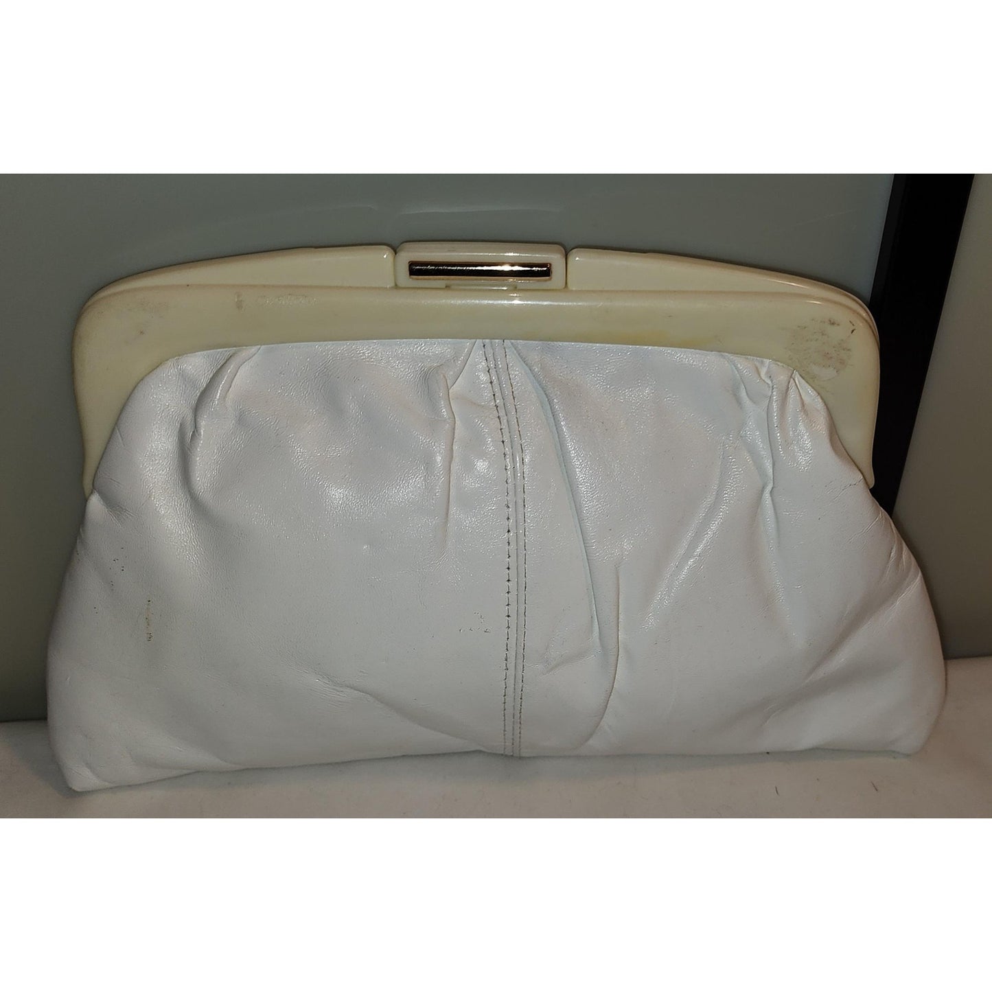 Vintage White Clutch 1970s 80s Cream White Leather Vinyl Clutch Purse Plastic Frame Boho