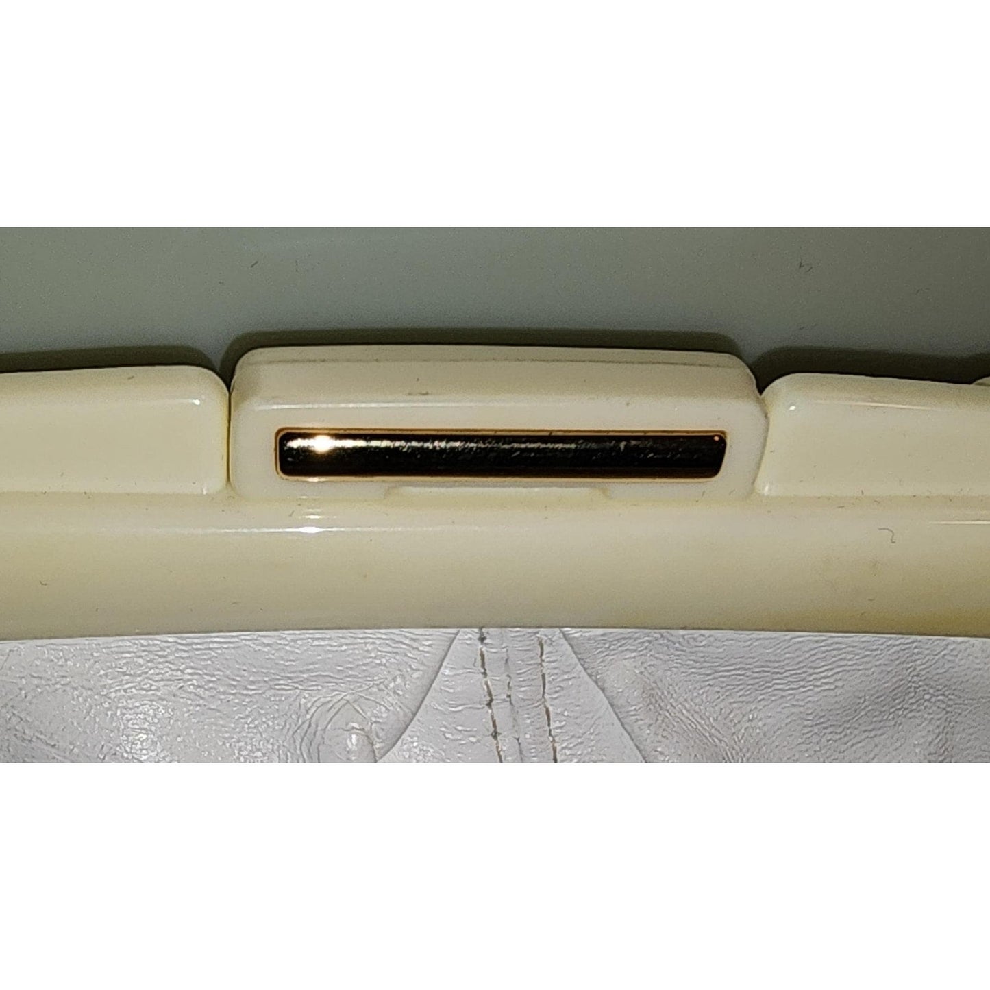 Vintage White Clutch 1970s 80s Cream White Leather Vinyl Clutch Purse Plastic Frame Boho