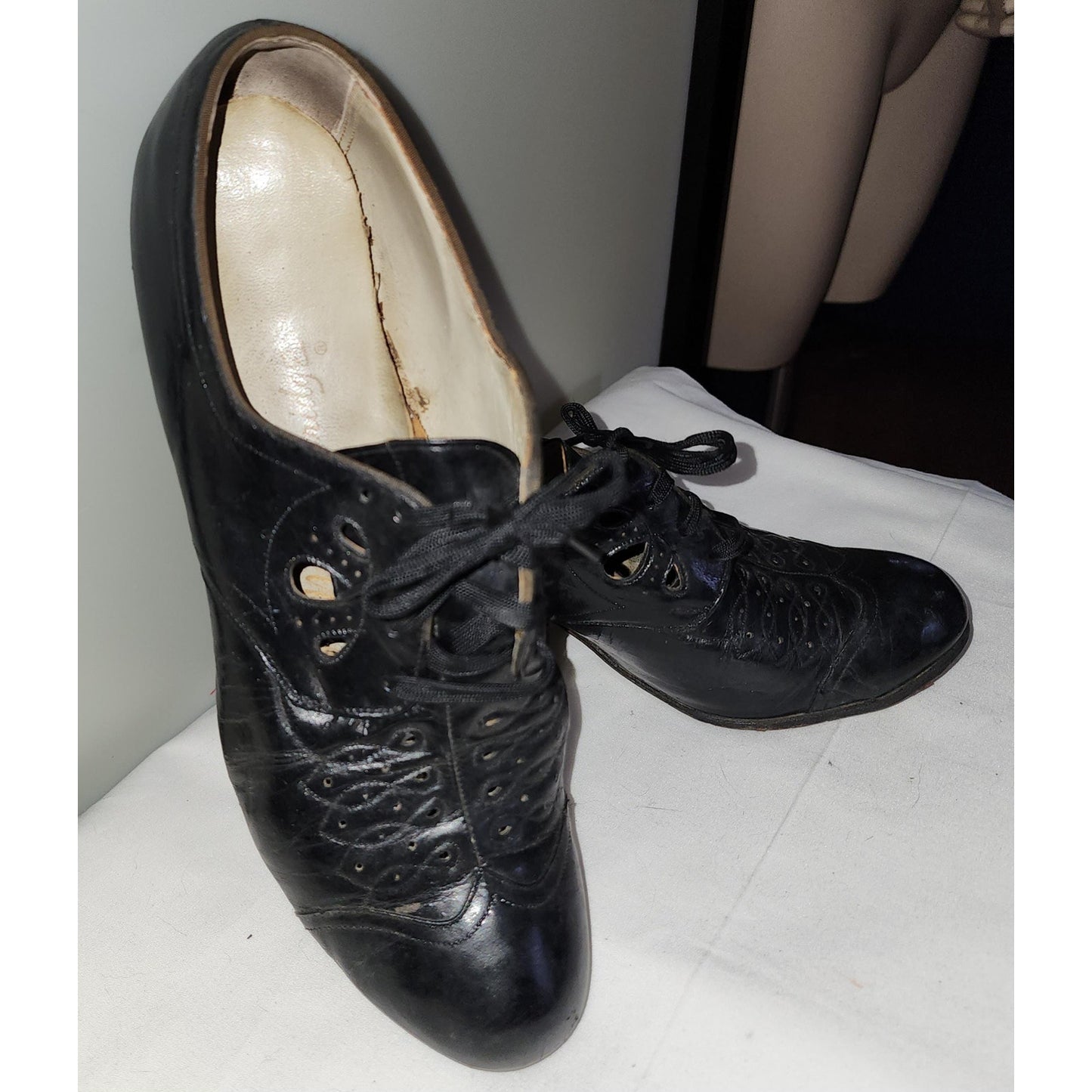 Vintage 1930s Shoes Black Leather Oxford Lace Up Embroidered Cutout Pumps Heels Art Deco Flapper very small