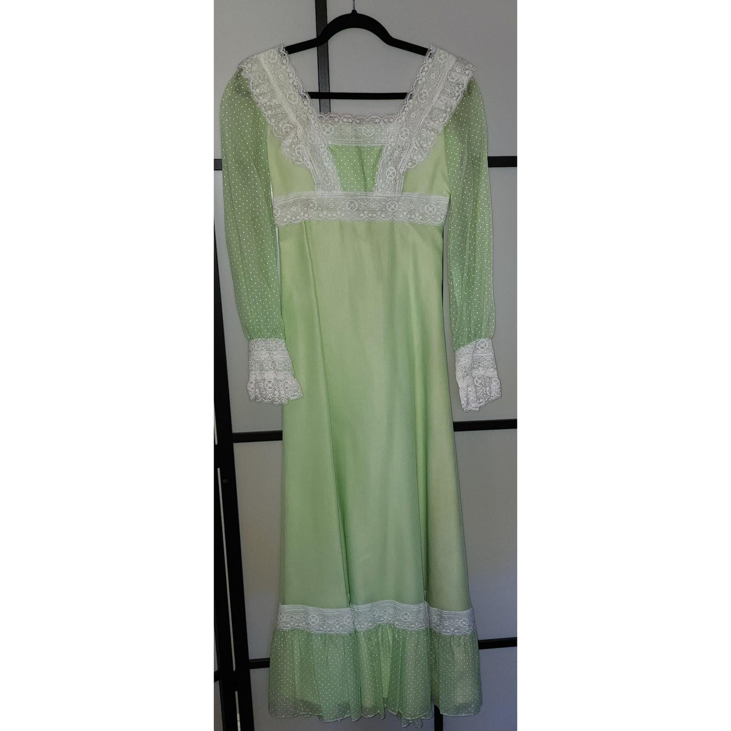 Vintage 1970s Dress Long Light Green Swiss Dot White Lace Gown Maxidress Prom Wedding Party Boho XS