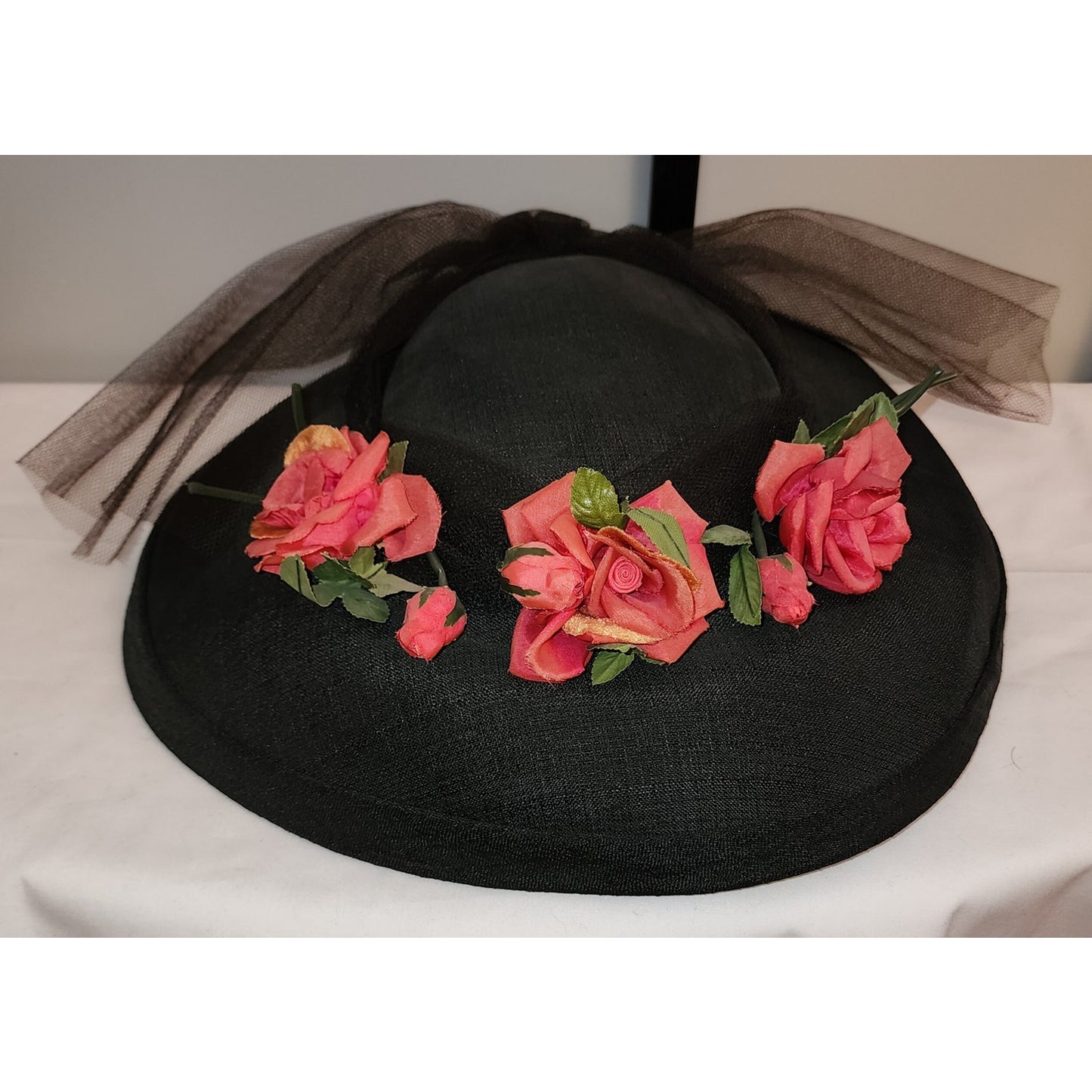 Vintage Floral Hat 1940s 50s Large Round Black Fine Straw Saucer Platter Hat Large Red Roses Mid Century 19.5 in.