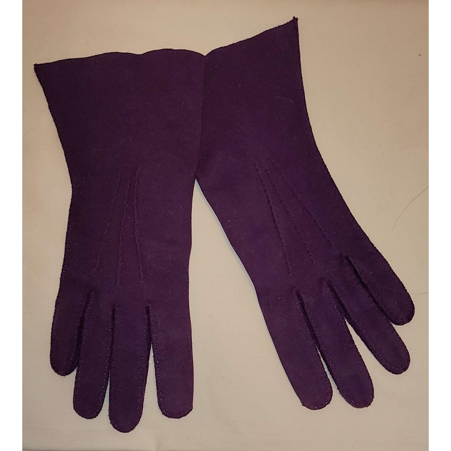 Vintage Purple Gloves 1950s 60s Dark Violet Purple Midlength Gloves Suede Like Feel Gauntlet Look Mid Century 6.5