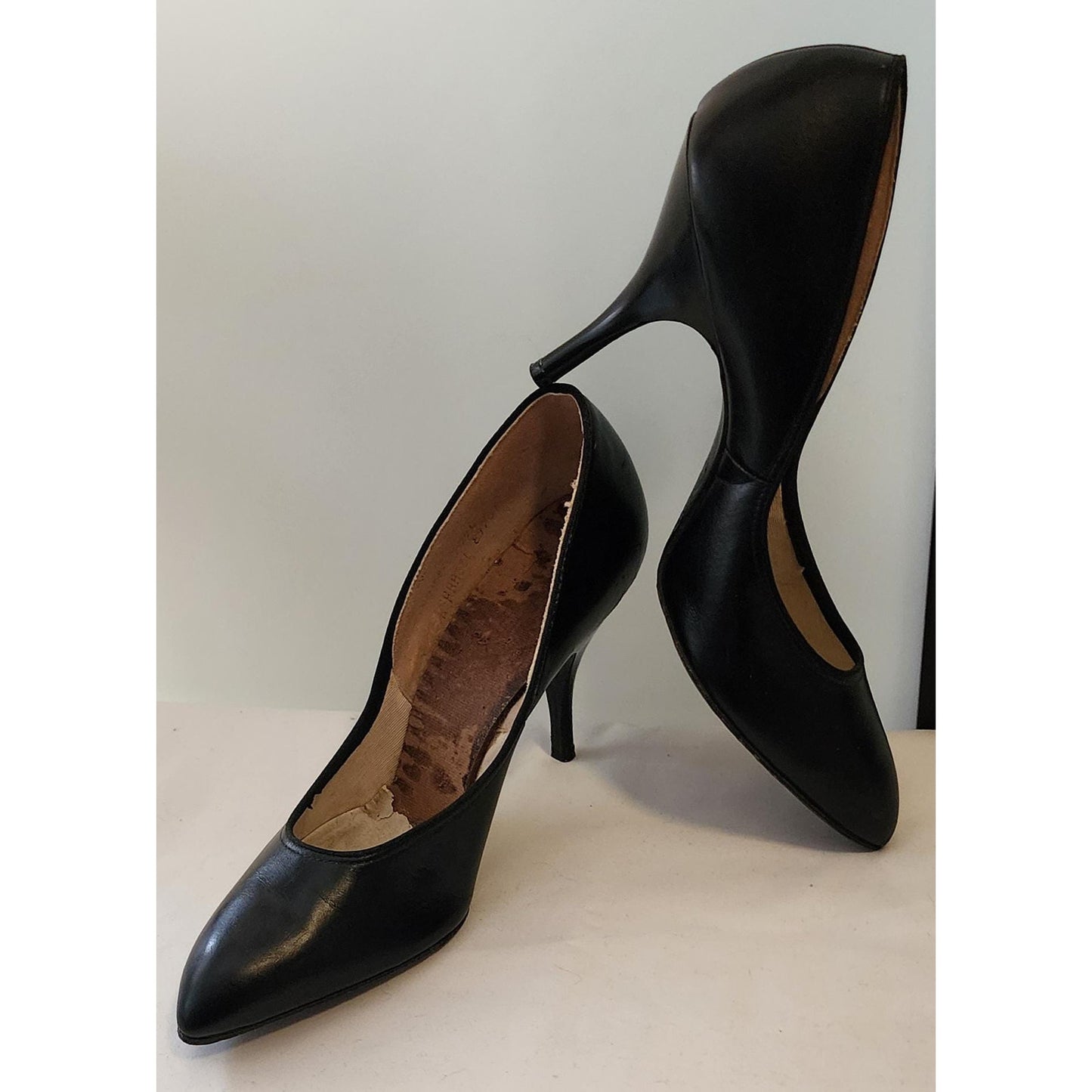 Vintage Stiletto Heels 1950s Black Leather Stilettos 4 Inch Heels Pointed Toes Mid Century Fetish Pumps Med AA AAA