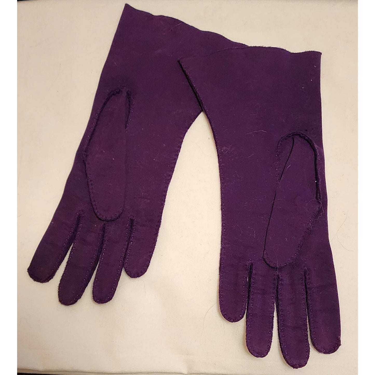 Vintage Purple Gloves 1950s 60s Dark Violet Purple Midlength Gloves Suede Like Feel Gauntlet Look Mid Century 6.5