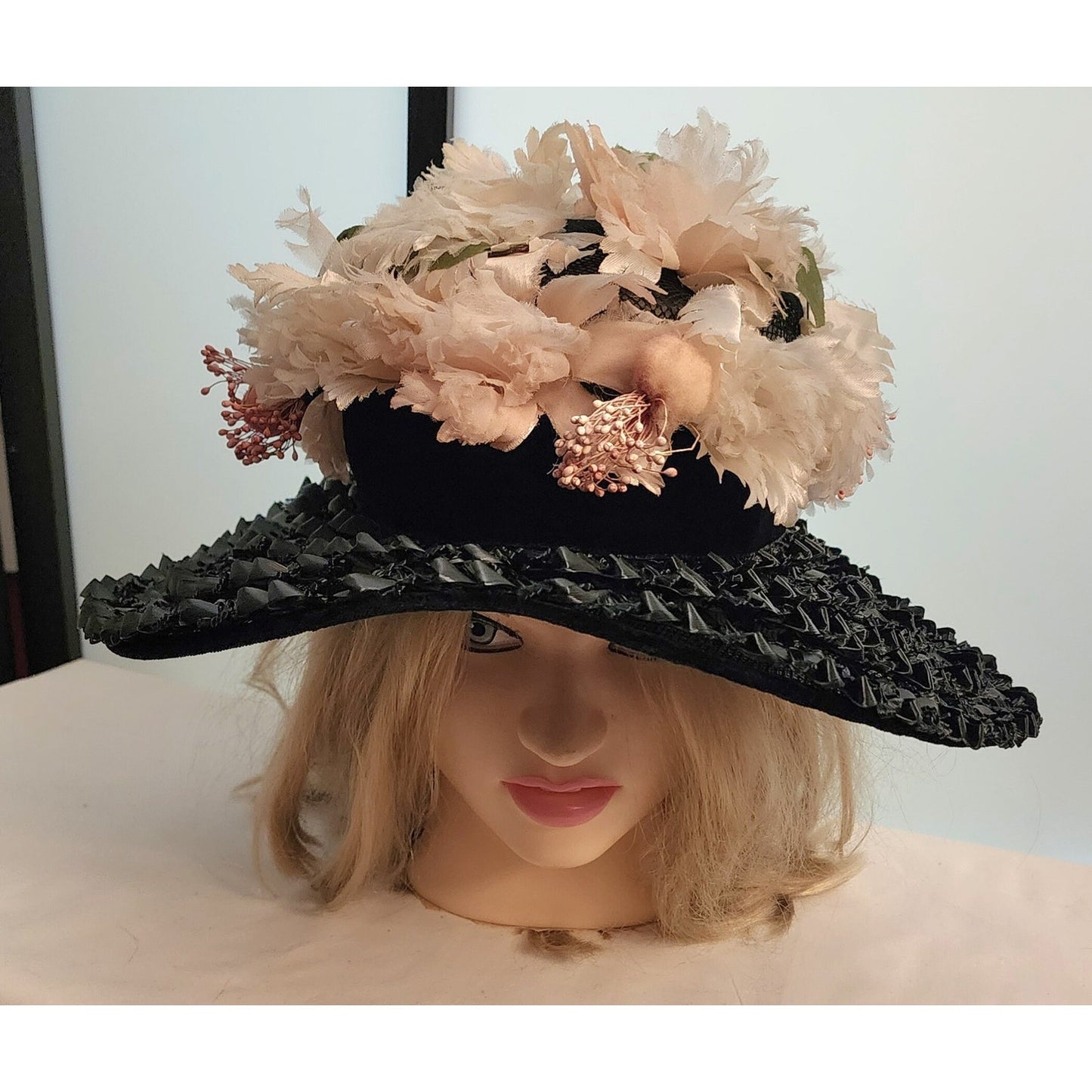 Vintage Platter Hat 1950s Large Black Straw Sun Hat Pink White Flowers Floral Mid Century 20.5 inches