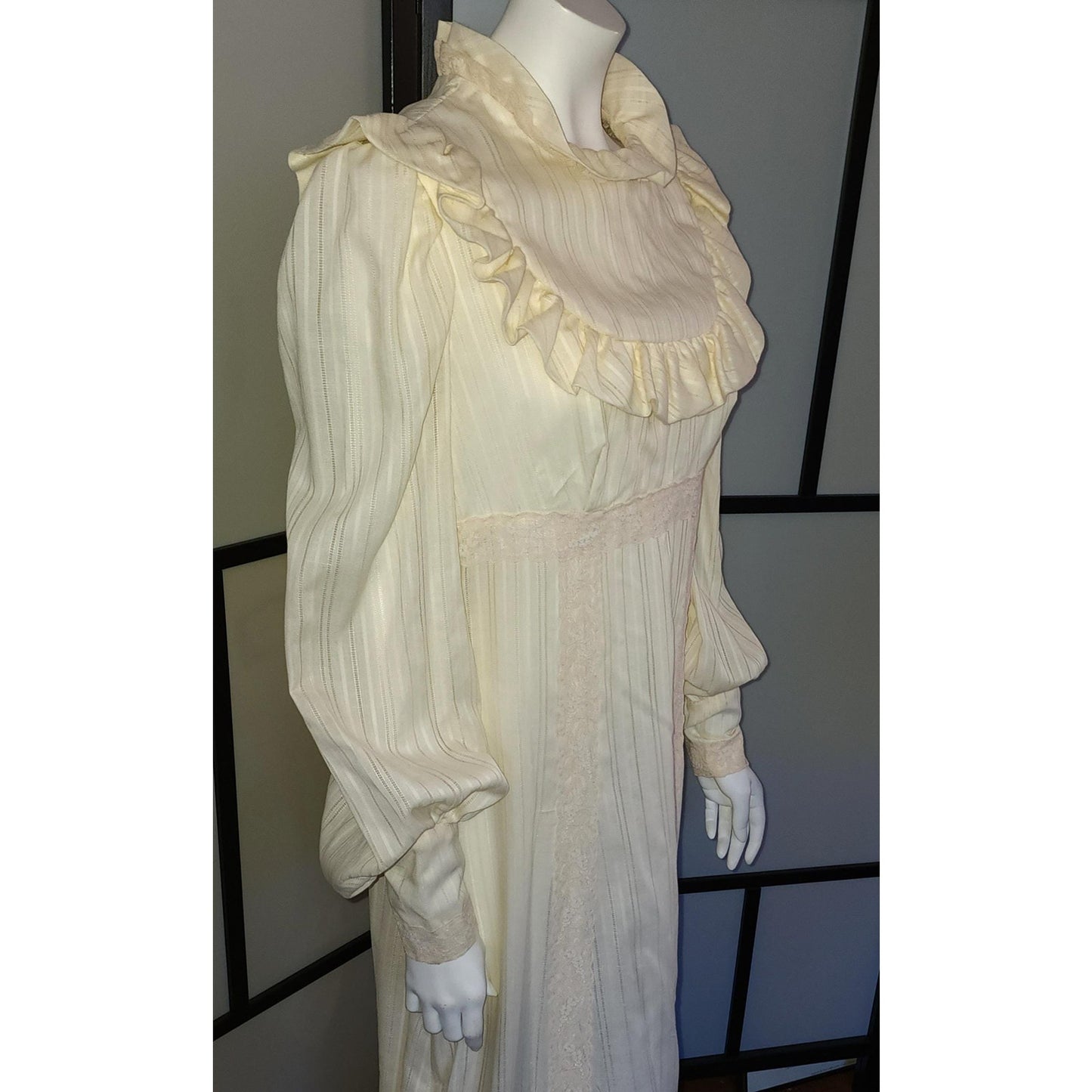 Vintage Cream Gown Long 1970s Ruffled Prairie Style Dress Lace Trim Boho Wedding Bridal M