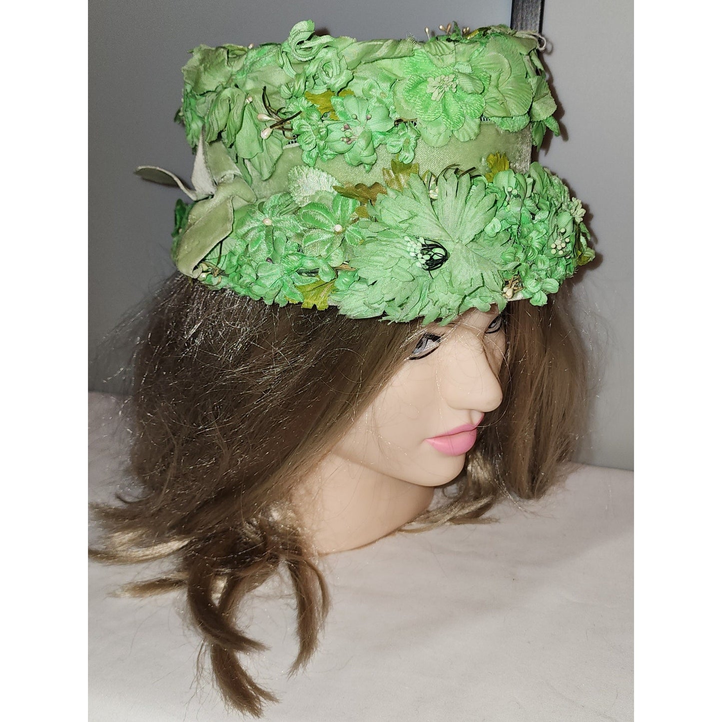 Vintage Floral Hat Large 1950s 60 Green Floral Hat Pearls Garden Party Mid Century 21 in.