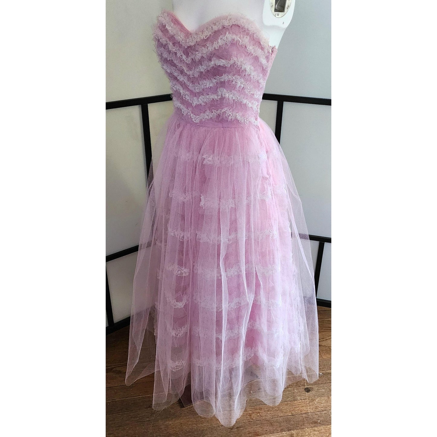 Vintage 1950s Dress Strapless Pink White Net Lace Bouffant Prom Dress Sweetheart Bodice Mid Century Rockabilly M