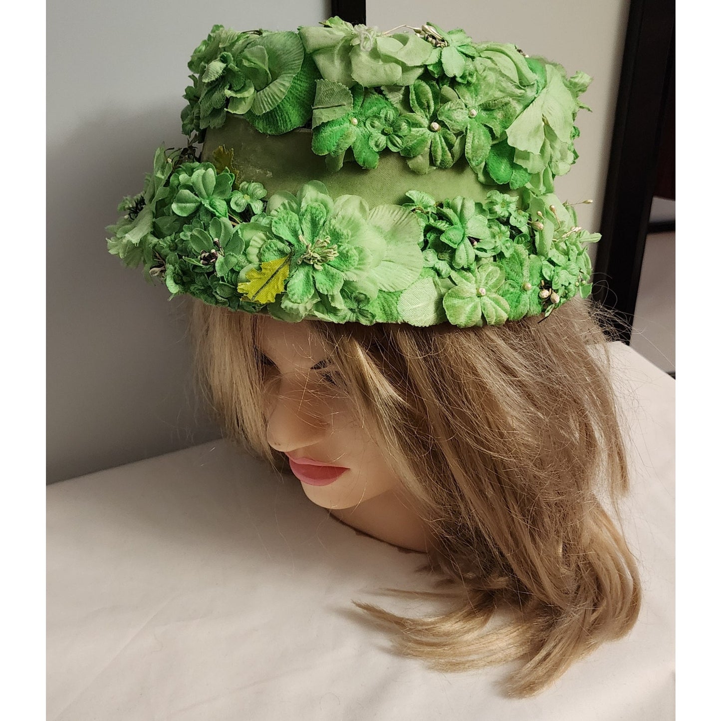 Vintage Floral Hat Large 1950s 60 Green Floral Hat Pearls Garden Party Mid Century 21 in.