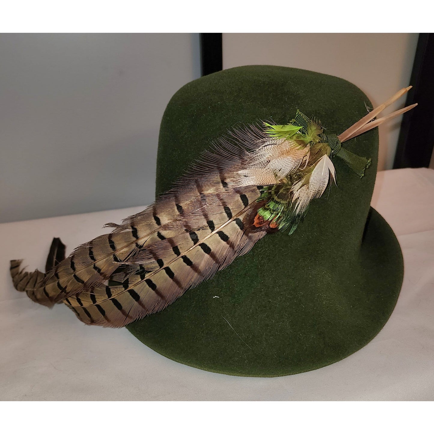 Vintage Feather Hat 1930s 40s Green Felt Bucket Cloche Hat Huge Long Pheasant Feathers Dramatic Art Deco Mid Century 21 in.