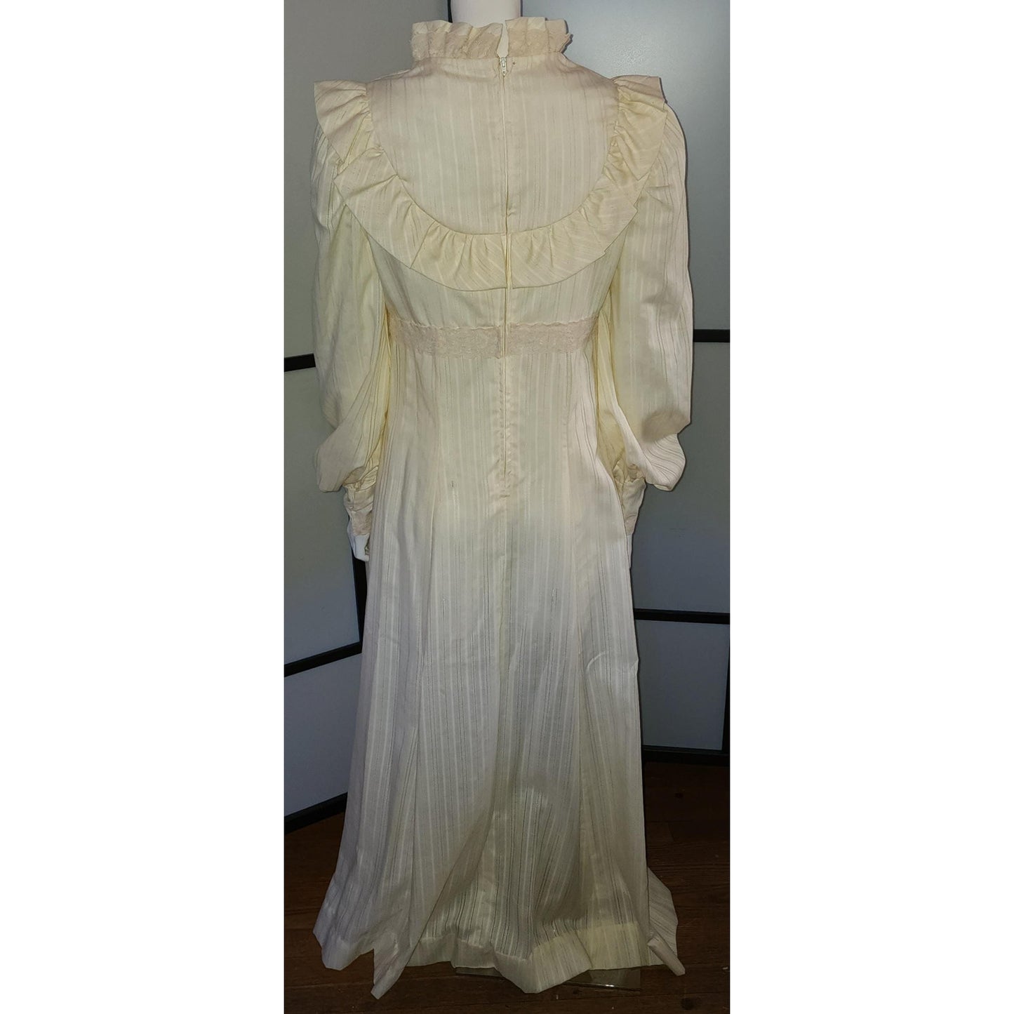 Vintage Cream Gown Long 1970s Ruffled Prairie Style Dress Lace Trim Boho Wedding Bridal M