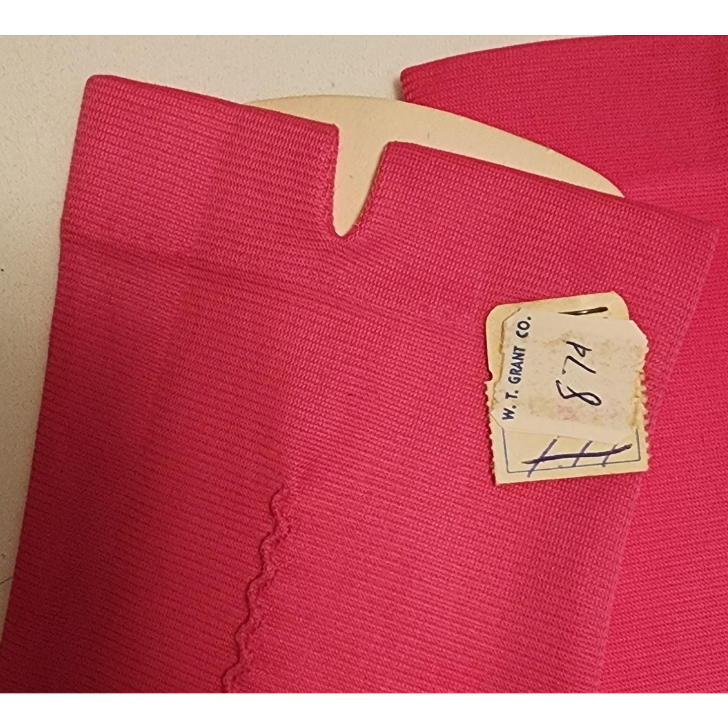 Vintage Unworn Gloves 1960s Bright Pink Nylon Wrist Gloves Mid Century NWT 7