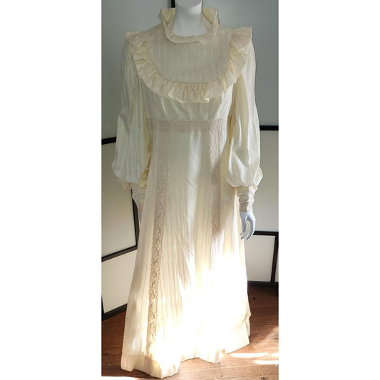 Vintage Cream Gown Long 1970s Ruffled Prairie Style Dress Lace Trim Boho Wedding Bridal M