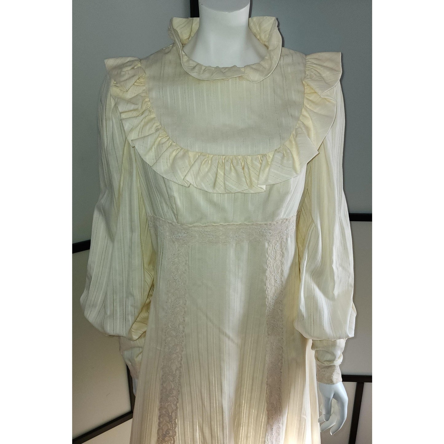 Vintage Cream Gown Long 1970s Ruffled Prairie Style Dress Lace Trim Boho Wedding Bridal M