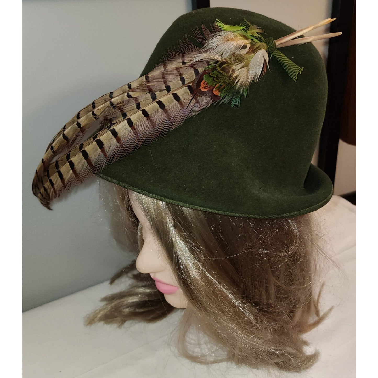 Vintage Feather Hat 1930s 40s Green Felt Bucket Cloche Hat Huge Long Pheasant Feathers Dramatic Art Deco Mid Century 21 in.