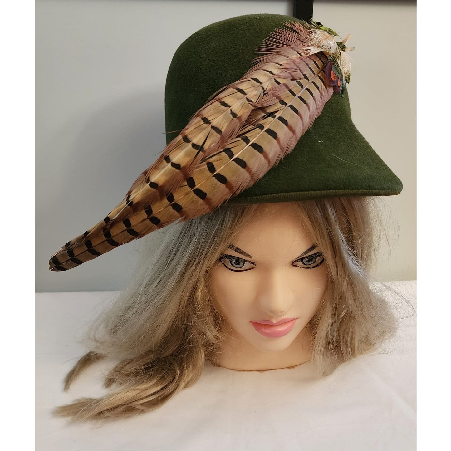 Vintage Feather Hat 1930s 40s Green Felt Bucket Cloche Hat Huge Long Pheasant Feathers Dramatic Art Deco Mid Century 21 in.