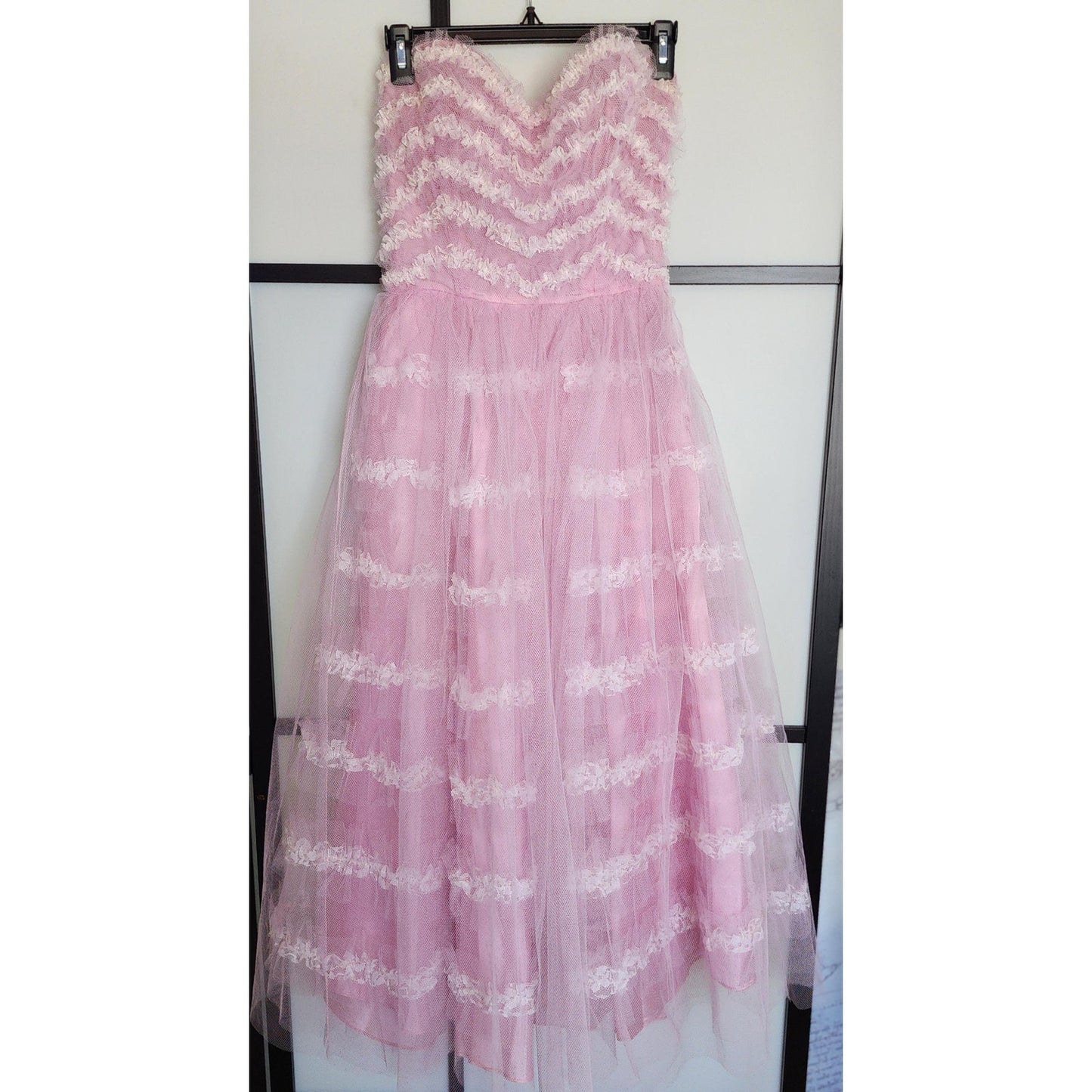 Vintage 1950s Dress Strapless Pink White Net Lace Bouffant Prom Dress Sweetheart Bodice Mid Century Rockabilly M