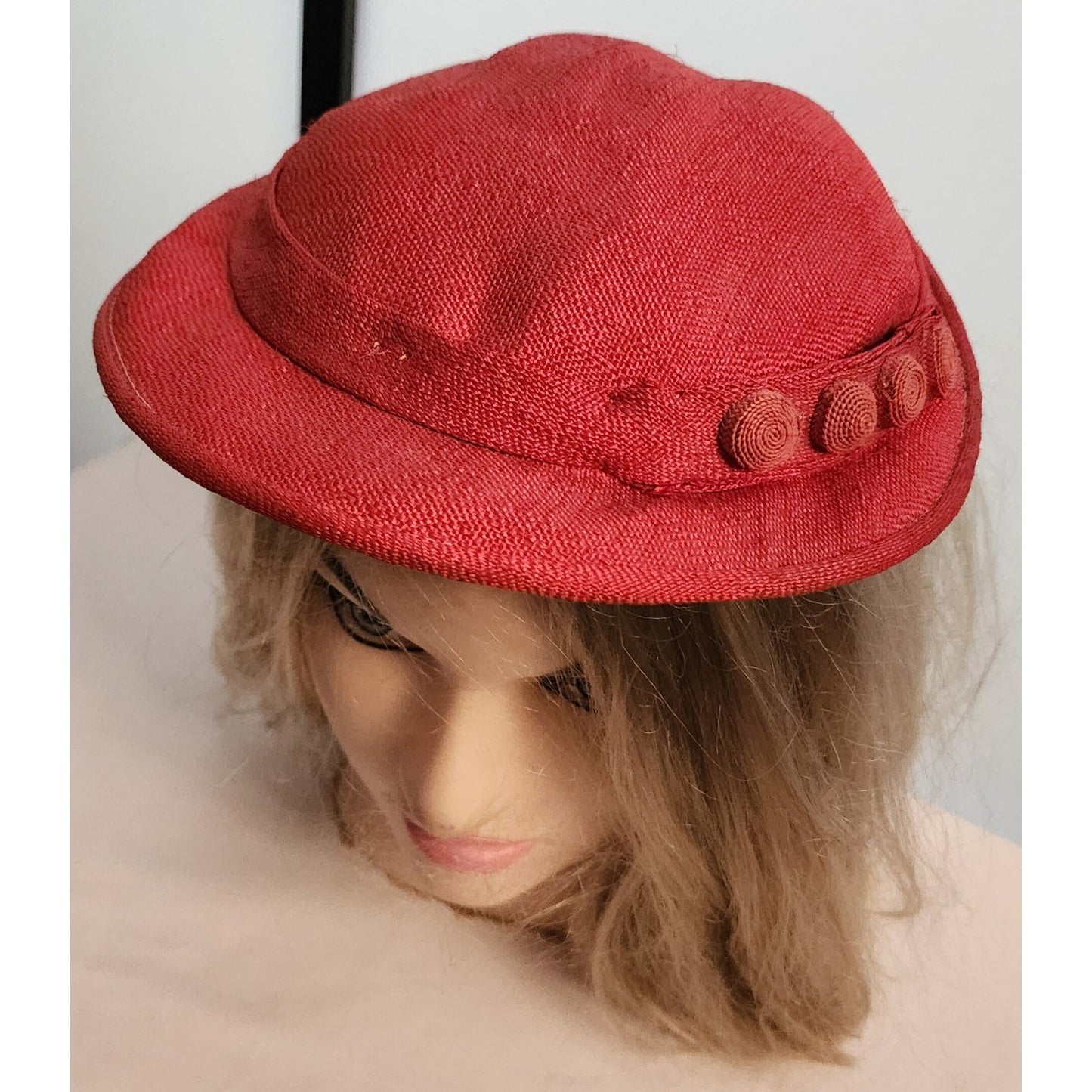 Vintage 1930s Hat Round Red Linen Perch Tilt Hat Cap Button Detail Laurel Hurst Art Deco Mid Century 20.5 in.