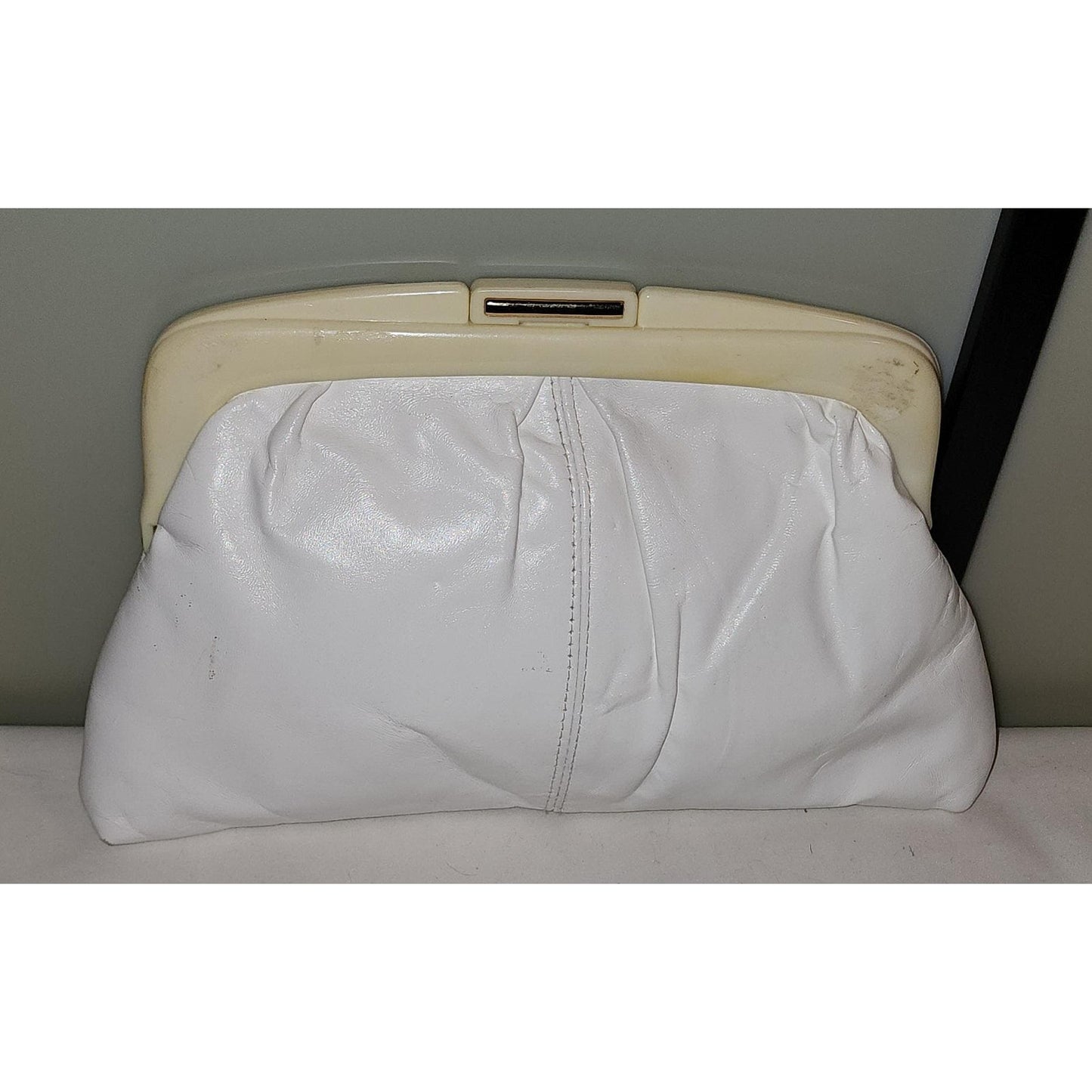Vintage White Clutch 1970s 80s Cream White Leather Vinyl Clutch Purse Plastic Frame Boho