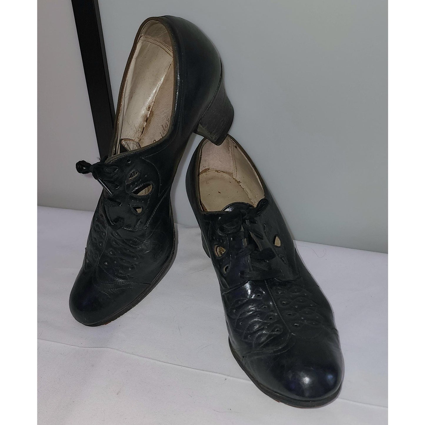 Vintage 1930s Shoes Black Leather Oxford Lace Up Embroidered Cutout Pumps Heels Art Deco Flapper very small