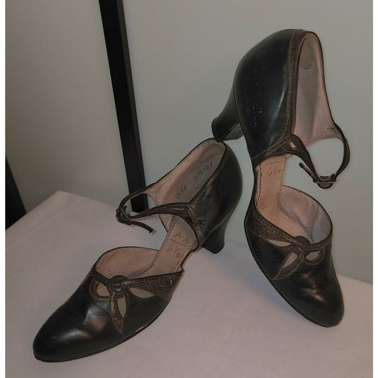 Vintage 1930s Shoes Brown Leather Ankle Strap Pumps Round Toe Floral Cutouts Shelby Art Deco 6.5 AA