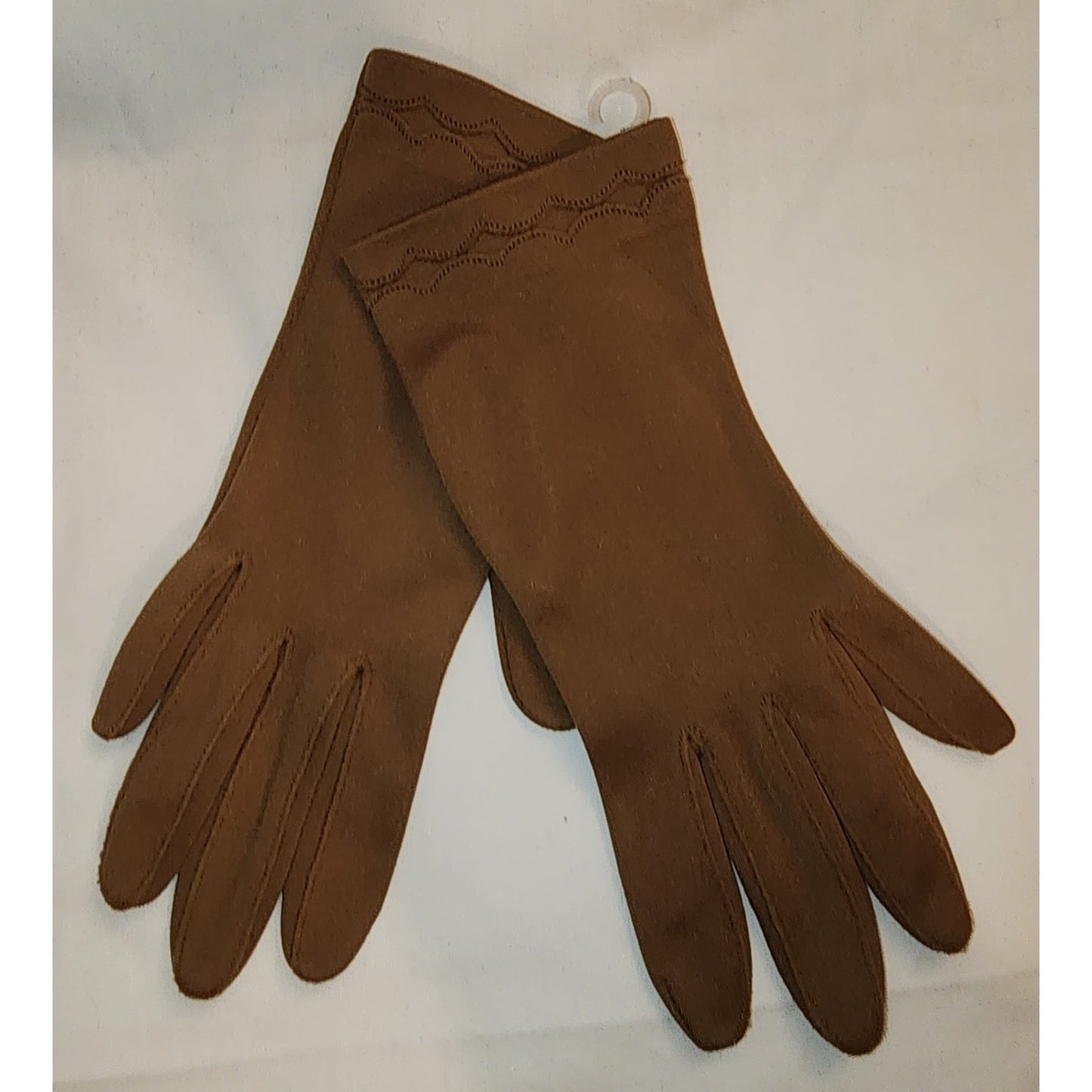 Vintage Brown Gloves 1960s Light Chocolate Brown Nylon Stretch Wrist Gloves Scalloped Wrist Accent Mid Century S M