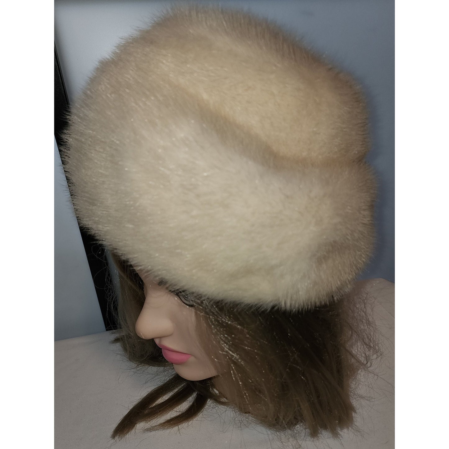 Vintage fur hat 1960s large cream mink fur beehive pouf hat boho apres ski winter hat 22 in.