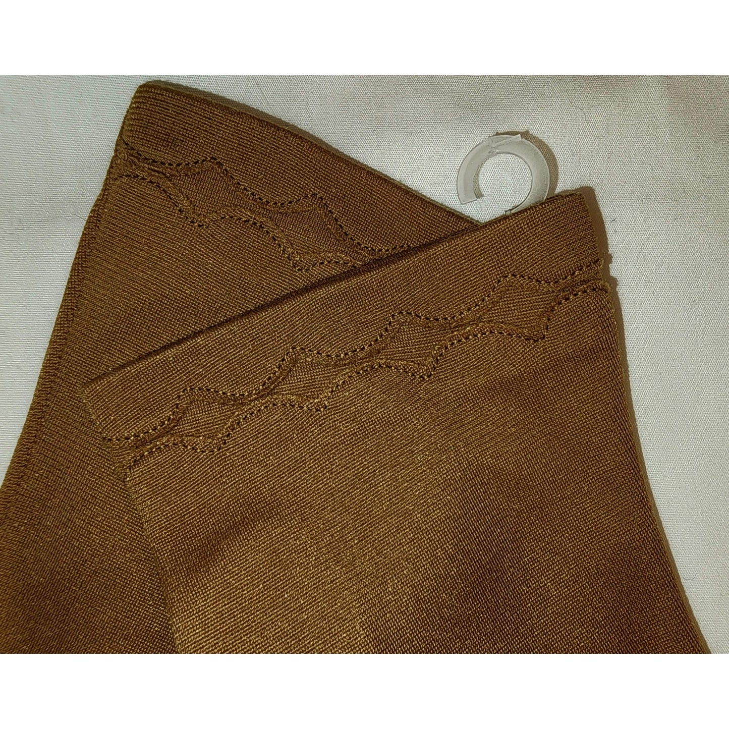 Vintage Brown Gloves 1960s Light Chocolate Brown Nylon Stretch Wrist Gloves Scalloped Wrist Accent Mid Century S M