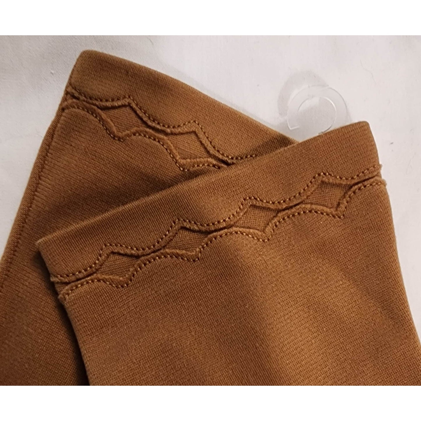 Vintage Brown Gloves 1960s Light Chocolate Brown Nylon Stretch Wrist Gloves Scalloped Wrist Accent Mid Century S M